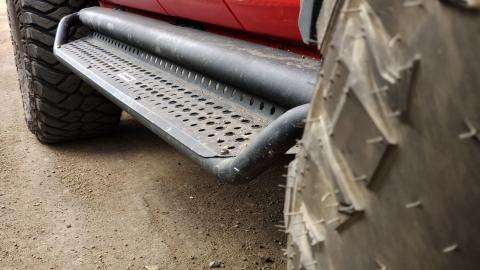 Dominator Xtreme D1 SideSteps Cab LengthWith Mounting Bracket Kit Textured Black 1999-2016 Ford F-250/F-350 Extended Cab Go Rhino