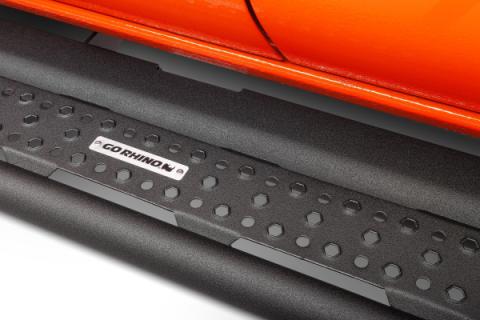 Dominator Xtreme D6 SideSteps With Mounting Bracket Kit Textured Black 2007-2018 Silverado/Sierra 1500/2500 HD Go Rhino